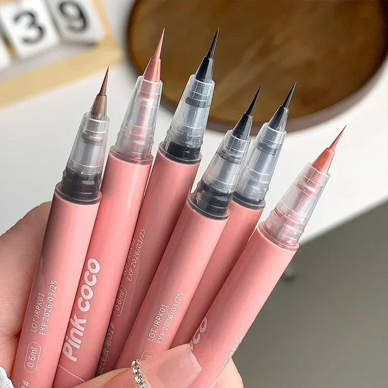 ThinEyeliner | Ultra dunne zijdeachtige matte vloeibare eyeliner