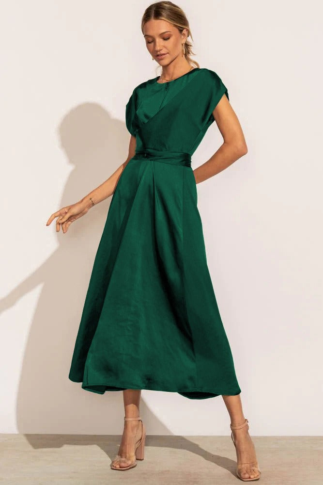 Amelora | Elegante nauwsluitende midi-jurk