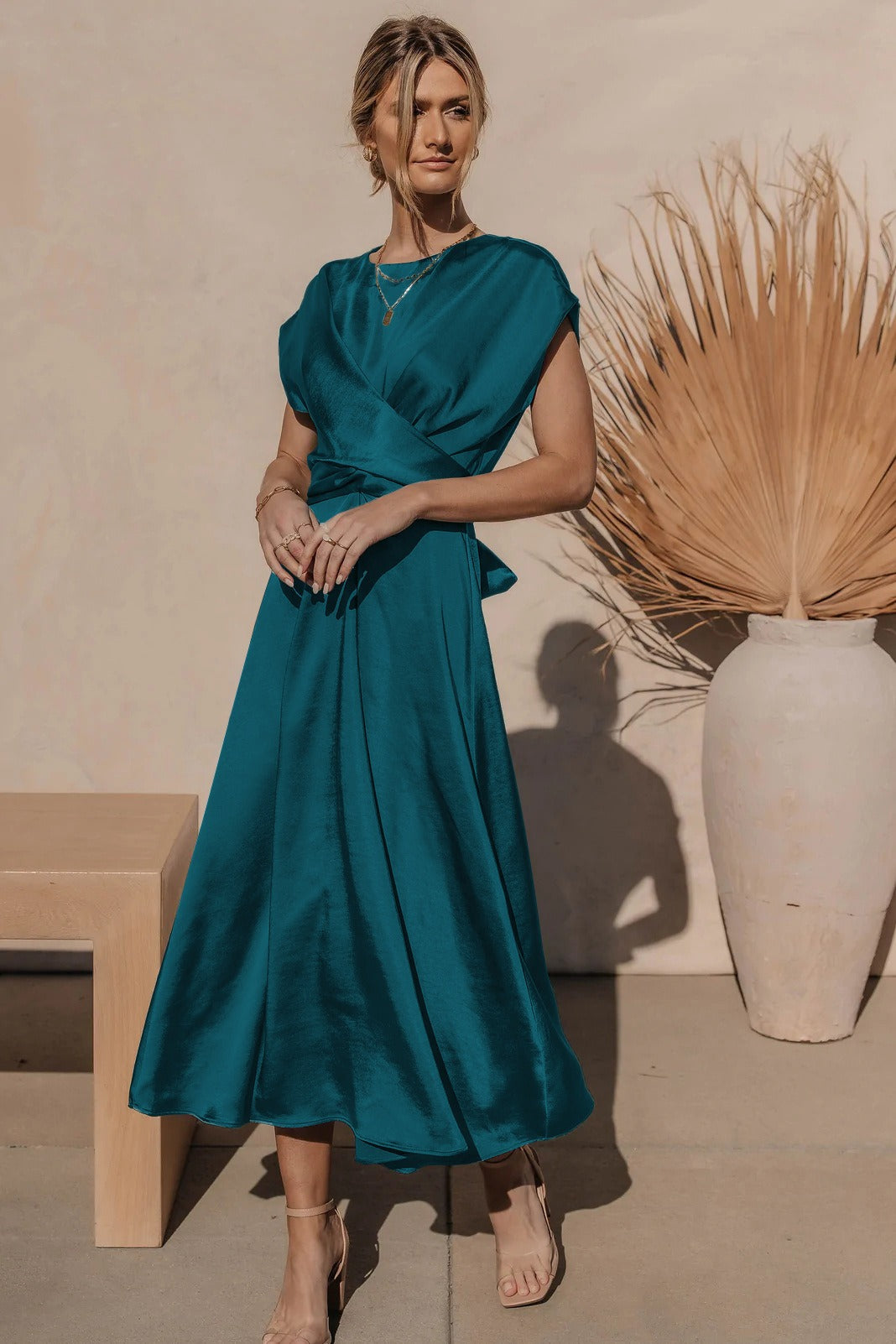 Amelora | Elegante nauwsluitende midi-jurk